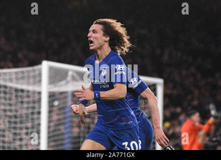 Londres, Angleterre - le 8 décembre 2018 : David Luiz de Chelsea célèbre après avoir marqué un but lors de la Premier League 2018/19 match entre Chelsea et Manchester City à Stamford Bridge. Banque D'Images