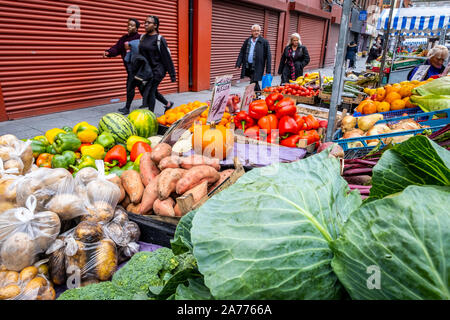 Greengrocery, légumes, fruits, stalle, Moore street market, Dublin, Irlande Banque D'Images