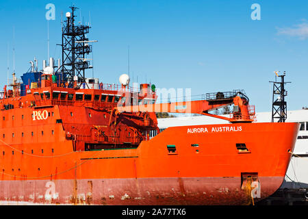 Hobart Australie / l'Aurora Australis à quai à Hobart Tasmanie.Le navire est utilisé pour la recherche en Antarctique et le transport des fournitures à des bases Australiennes Banque D'Images