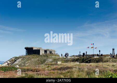 Camaret-sur-Mer, Finistère / France - 23 août 2019 : bunker et battleship memorial d'ancrage de la DEUXIÈME GUERRE MONDIALE, la bataille de l'Atlantique à la pointe de Penhir dans Britta Banque D'Images