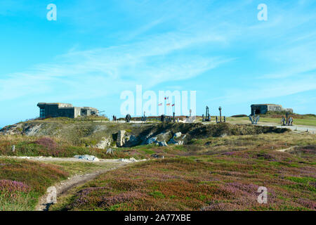 Camaret-sur-Mer, Finistère / France - 23 août 2019 : bunker et battleship memorial d'ancrage de la DEUXIÈME GUERRE MONDIALE, la bataille de l'Atlantique à la pointe de Penhir dans Britta Banque D'Images