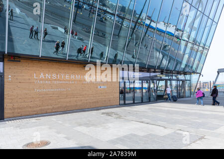 Nouveau terminal à l'Ouest ville d'Helsinki. Il y a des navires comme navette Tallink, Star et Deltamac coopérer pour Tallinn, Estonie