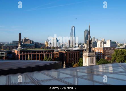 Vue depuis la terrasse du toit de l'un nouveau changement le développement à Londres, Angleterre, Royaume-Uni Banque D'Images