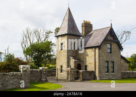 28 août 2019 La loge d'entrée du Domaine du Château de Classiebawn et motifs dans Cliffoney Comté de Sligo en Irlande. Une fois la maison de feu Lord Mountbatten Banque D'Images