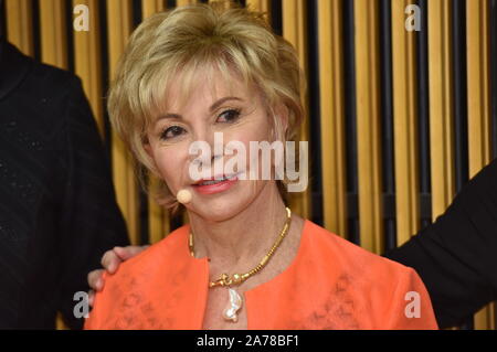 Cologne, Allemagne. 30Th Oct, 2019. Le Chilean-American auteur Isabel Allende se lit à l'allumé.Cologne, le festival international de littérature. Credit : Horst Galuschka/dpa/Horst Galuschka dpa/Alamy Live News Banque D'Images