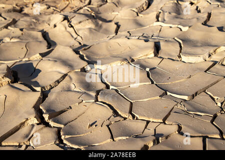 Surface fissurée de la terre dans le désert de Judée. Israël Banque D'Images