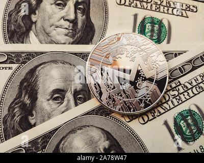 XMR Monero pièce physique en dollars US. La monnaie numérique Banque D'Images