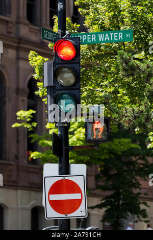 Les feux de circulation à rouge. Canada, Halifax Banque D'Images