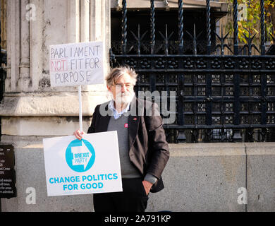 Westminster, England, UK. 31 octobre 2019. Laisser protestataire. Sur le délai de congé, Brexit manifestants devant la Chambre des communes pour protester contre le dernier retard dans le processus, et de fait le résultat du référendum toujours pas mis en place . Credit : JF Pelletier/Alamy Live News. Banque D'Images