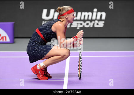 Shenzhen, la province chinoise du Guangdong. 31 octobre, 2019. Kiki Bertens des Pays-Bas réagit au cours de la féministe des célibataires round robin match contre Belinda Bencic de la Suisse à la finale du tournoi WTA de tennis à Shenzhen, province du Guangdong en Chine du sud, le 31 octobre 2019. Credit : Liang Xu/Xinhua/Alamy Live News Banque D'Images