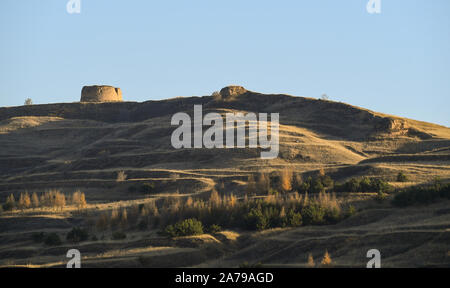 Hohhot. 31 octobre, 2019. Photo prise le 31 octobre 2019 montre une section de la Grande muraille construite en dynastie Ming (1368-1644) dans le comté de Qingshuihe, Hohhot, capitale de la Chine du nord, région autonome de Mongolie intérieure. Credit : Peng Yuan/Xinhua/Alamy Live News Banque D'Images