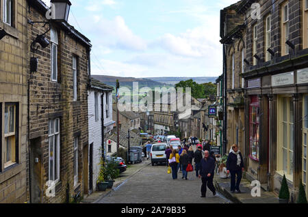 L'automne sur la rue Main, Haworth Bronte Country, Yorkshire Banque D'Images