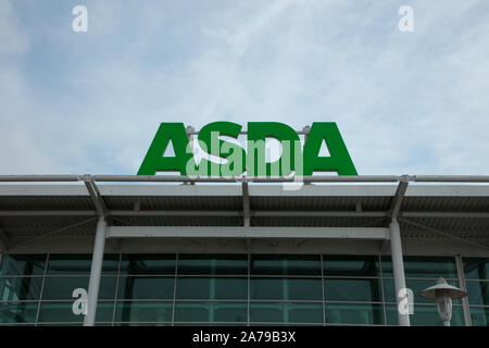 Logo de la société ASDA est vu à Watford, Royaume-Uni. Banque D'Images