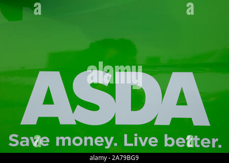 Logo de la société ASDA est vu à Watford, Royaume-Uni. Banque D'Images