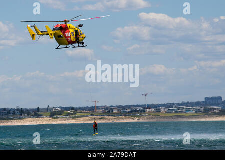 19 octobre 2019, Boat Harbour Beach : formation en recherche et sauvetage effectué par le 'Life Saver Westpac Rescue Helicopter Service Team' - Boat Harbour Beach - Kurnell, New South Wales, Australie Banque D'Images