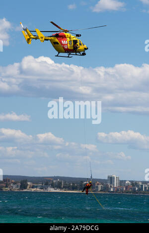 19 octobre 2019, Boat Harbour Beach : formation en recherche et sauvetage effectué par le 'Life Saver Westpac Rescue Helicopter Service Team' - Boat Harbour Beach - Kurnell, New South Wales, Australie Banque D'Images