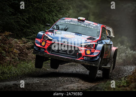 Thierry Neuville au volant de sa Hyundai i20 Hyundai Mobis Shell pour le World Rally Team lors de la WRC 2019 Wales Rally GB au Pays de Galles, Royaume-Uni Banque D'Images