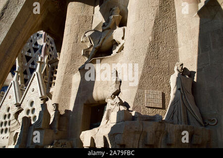 Sculptures sur façade de la passion de la Sagrada Familia à Barcelone, Espagne Banque D'Images