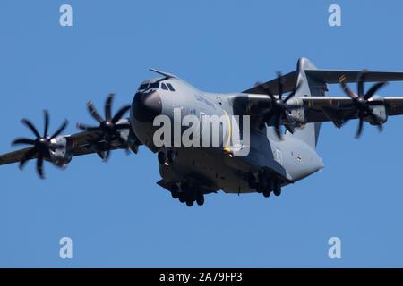 Zeltweg / Autriche - 5 septembre 2019 - German Air Force Luftwaffe A400M d'Airbus Military Atlas 54 +19 avion de transport militaire l'arrivée et d'atterrissage pour un Banque D'Images