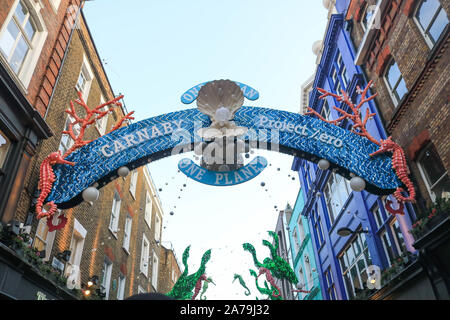 London UK. 31 octobre 2019. Carnaby Street est décoré avec une variété de créatures marines avec le thème Un océan une planète pour mettre en lumière la diversité de vie marine marines menacées par le changement climatique. amer ghazzal /Alamy live News Banque D'Images