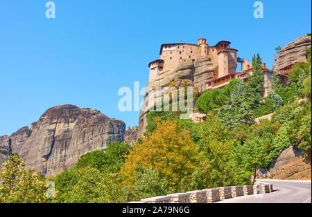 Route vers le monastère de Rousanou sur la falaise en Meteora Kalabaka, Grèce, Banque D'Images