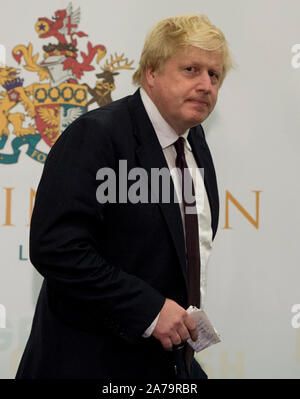 Boris Johnson à rude épreuve pendant le décompte de sa circonscription au cours de la Uxbridge 2017 Élection générale où il conserve son siège d'Uxbridge et South Ruislip. Banque D'Images