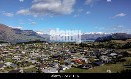 Vue sur le lac Wanaka à une montagne en Nouvelle-Zélande. Atteint par la randonnée. Banque D'Images