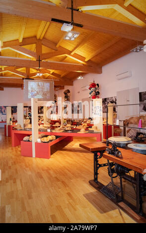 Marches - Montappone - Museo del Cappello | Italie Marche Montappone - Hat Museum Banque D'Images