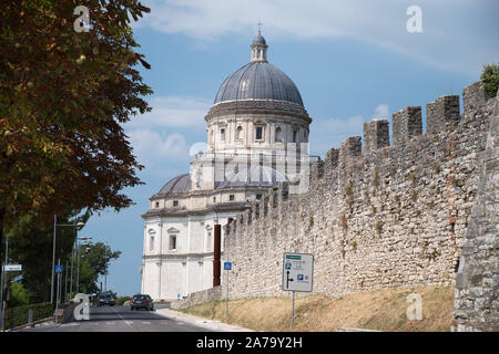 Renaissance Tempio di Santa Maria della Consolazione (église de Santa Maria della Consolazione) construit au XVI siècle à Todi, Ombrie, Italie. 22 août Banque D'Images