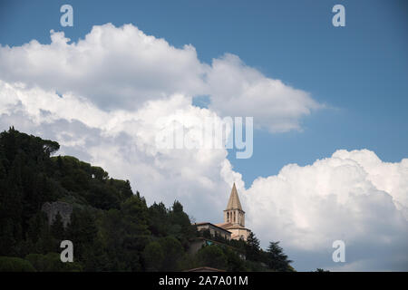 Quartier gothique et Renaissance Chiesa di San Fortunato (église de San Fortunato) dans le centre historique de Todi, Ombrie, Italie. 22 août 2019 © Wojciech Strozy Banque D'Images