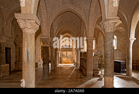 Italia Marche Osimo Cattedrale San Leopardo Cripta Armande Altaï di San Vitaliano| Italie Marche Osimo Cathédrale San Leopardo sarcophage crypte de San Vitaliano Banque D'Images