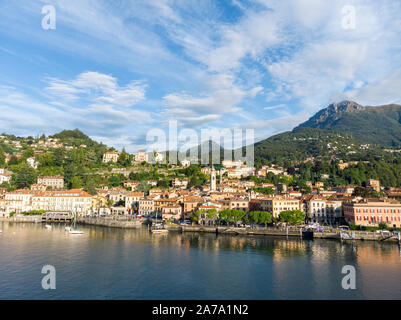 Belle vue aérienne de Menaggio - lac de Côme en Italie Banque D'Images