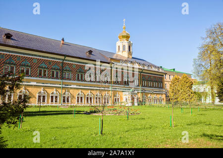 Ancien Palais Royal à l'église de l'Intercession de la Sainte Vierge sur le territoire de la Laure Saint Trinity-Sergius. Depuis 1814, l'Académie théologique de Moscou Banque D'Images