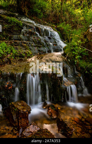 L'eau qui coule dans le parc national de l'Espagne, Saja Besaya Banque D'Images