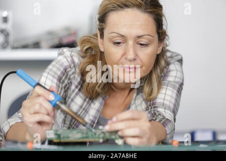 Éléments de soudure femme circuit board