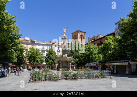 Fontaine sur la place Bib Rambla à Grenade, Espagne Banque D'Images