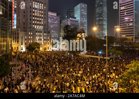 14 Oct, 2019. De grandes foules de manifestants pro-démocratie se rassemblent dans le quartier central de Hong Kong Banque D'Images