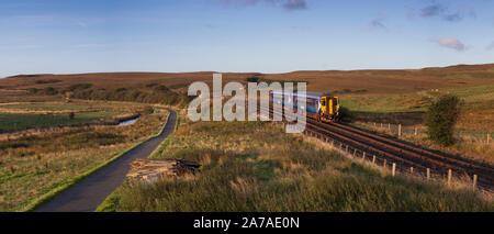 Abellio scotrail class 156 train 156513 sprinter à Glenwhilly, Ayrshire, Scotland sur la ligne de chemin de fer à Stranraer Banque D'Images