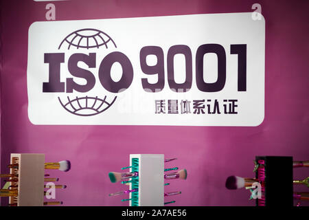 Le logo de l'ISO 9001 système de management de la qualité est vue à un vendeur stand à la Chine Marque à Varsovie, Pologne le 19 septembre 2019. Le Chi Banque D'Images