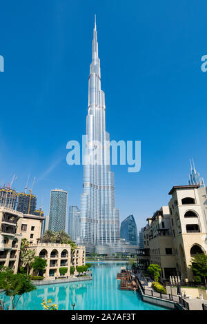 Avis de gratte-ciel Burj Khalifa au centre-ville de Dubaï, aux Émirats Arabes Unis Banque D'Images