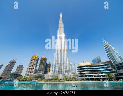 Avis de gratte-ciel Burj Khalifa au centre-ville de Dubaï, aux Émirats Arabes Unis