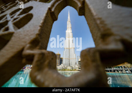 Avis de gratte-ciel Burj Khalifa au centre-ville de Dubaï, aux Émirats Arabes Unis Banque D'Images