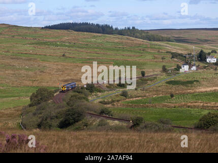 Glenwhilly (au sud de Barrhill, Ayrshire, Scotland - Stranraer ligne de chemin de fer ligne) Abellio Scotrail class 156 train 156457 sprinter en direction du sud Banque D'Images