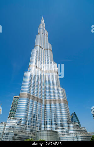 Avis de gratte-ciel Burj Khalifa au centre-ville de Dubaï, aux Émirats Arabes Unis Banque D'Images