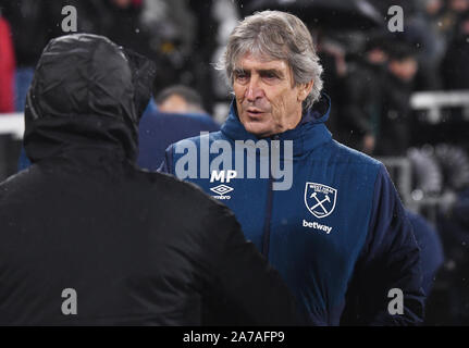 Londres, ANGLETERRE - 15 décembre 2018 : West Ham manager Manuel Luis Pellegrini Ripamonti photographié avant la Premier League 2018/19 match entre FC Fulham et West Ham United à Craven Cottage. Banque D'Images