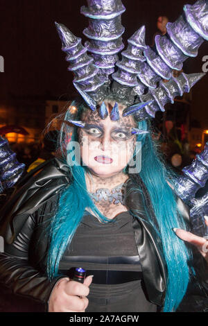 La ville de Cork, Cork, Irlande. 31 octobre, 2019. Des milliers de personnes se sont rendues à voir l'assemblée annuelle de dragon Parade Shandon, car il est dans les rues de Cork qui marque l'ancienne fête celtique de Samhain. Crédit ; David Creedon / Alamy Live News Banque D'Images