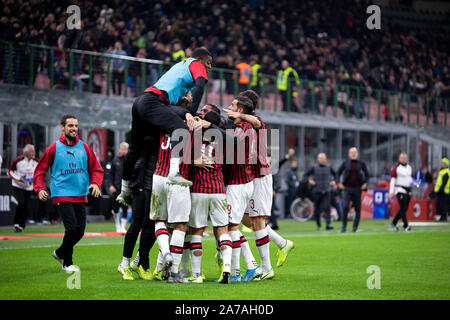 Milano, Italie. 31 octobre, 2019. happinessduring Milan AC Milan vs Spal, Serie A soccer italien Championnat Hommes à Milan, Italie, 31 octobre 2019 - LPS/crédit : Francesco Francesco Scaccianoce Scaccianoce/LPS/ZUMA/Alamy Fil Live News Banque D'Images