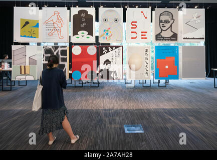 Exposition au centre d'un logement familial avec galerie d'art et boutiques d'artisanat dans la région de Hong Kong Banque D'Images