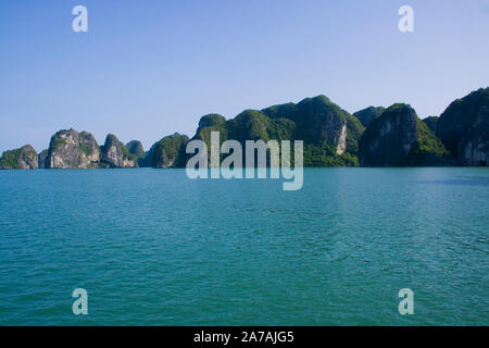 Belle Baie d'Halong au Vietnam Banque D'Images