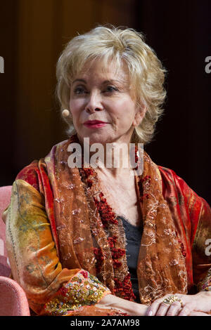 Portrait de l'écrivain chilien Isabel Allende lors d'un lancement de livre en 2019 en Italie Banque D'Images